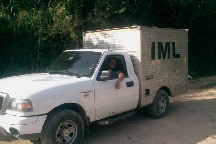 Ex-presidiário é morto a tiros dentro de carro roubado