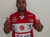 Atacante Leandrinho.