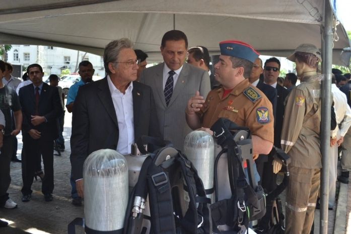 Corpo de Bombeiros recebe equipamentos de combate a incêndio