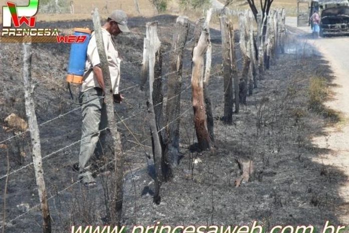 Incêndio pode ter sido provocado pela queima na vegetação