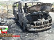Veículo ficou totalmente destruído 