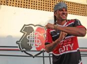 Santa Cruz anuncia contratação do atacante Denis Marques