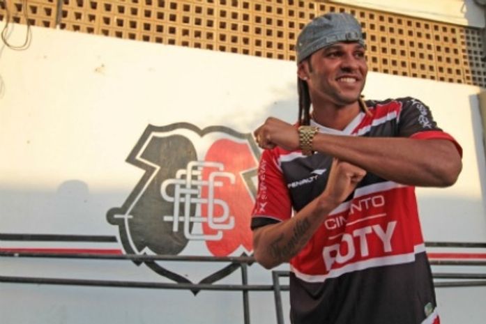 Santa Cruz anuncia contratação do atacante Denis Marques