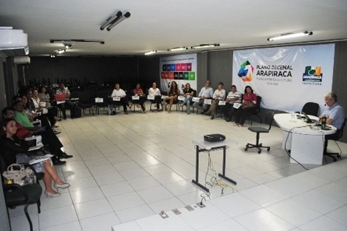 Lideranças políticas visitam cidade para conhecer Plano Decenal
