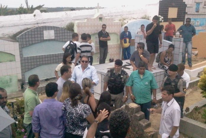 Confusão no cemitério