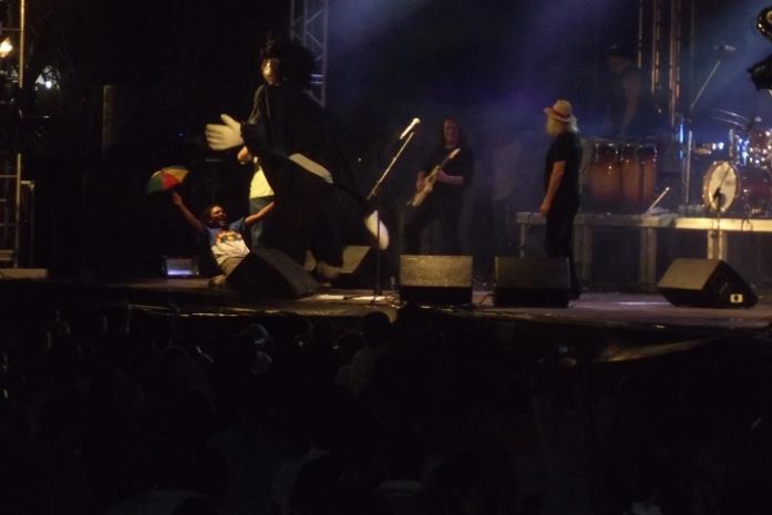Boneco de Olinda subiu no palco para completar a festa