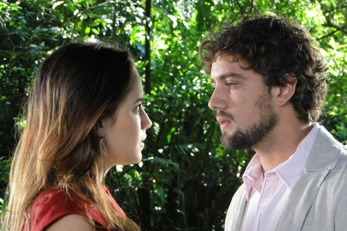 Ana diz a Rodrigo que cansou de negar seus sentimentos