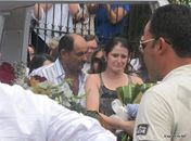 Dor e revolta marcam último adeus de parentes e amigos de professor