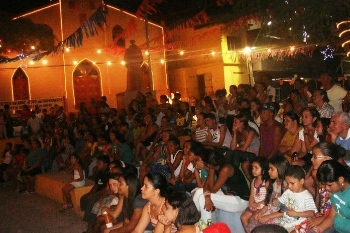 Católicos prestigiam abertura da I Festa do Bom Jesus dos Navegantes