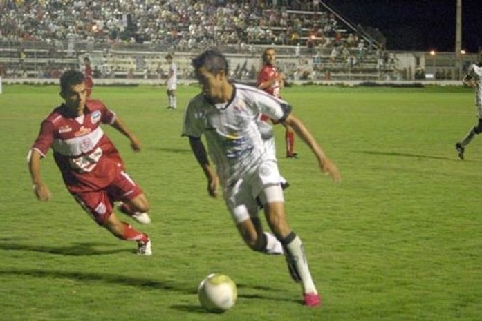 Kaká em ação contra o CRB em 2011.