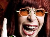 Rita Lee mostra bunda em show e surpreende plateia. Veja vídeo