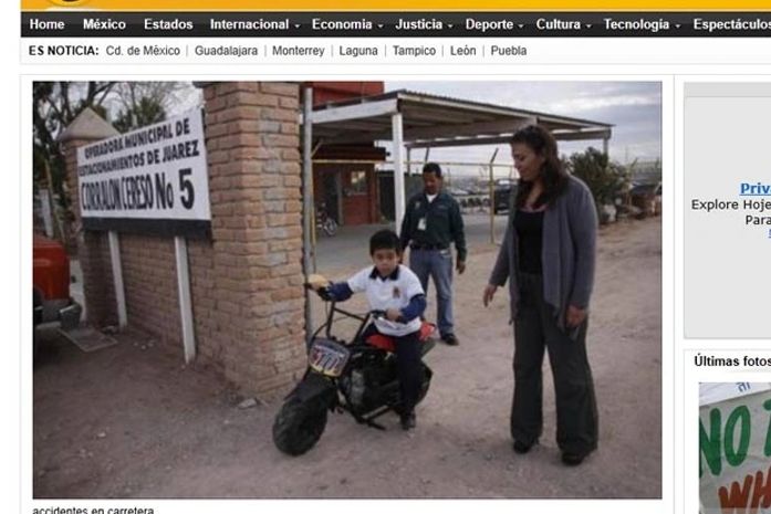 Menino de seis anos foi multado e teve sua motocicleta de brinquedo confiscada.