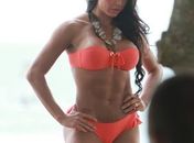 Na praia: Gracyanne Barbosa exibe corpo malhado em ensaio fotográfico
