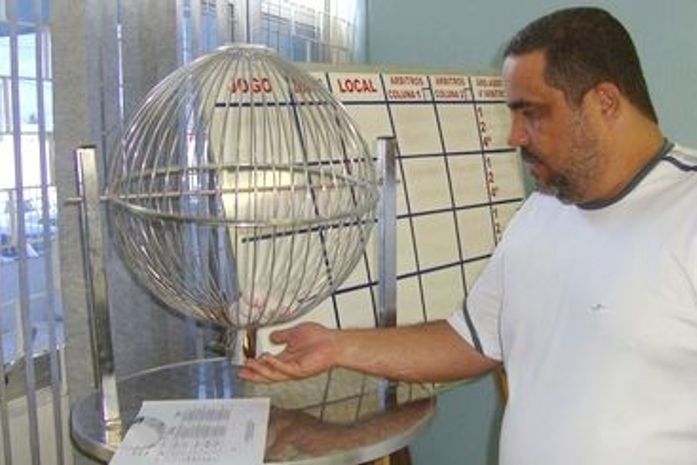 Osvaldo Barbosa foi escolhido para realizar o sorteio.