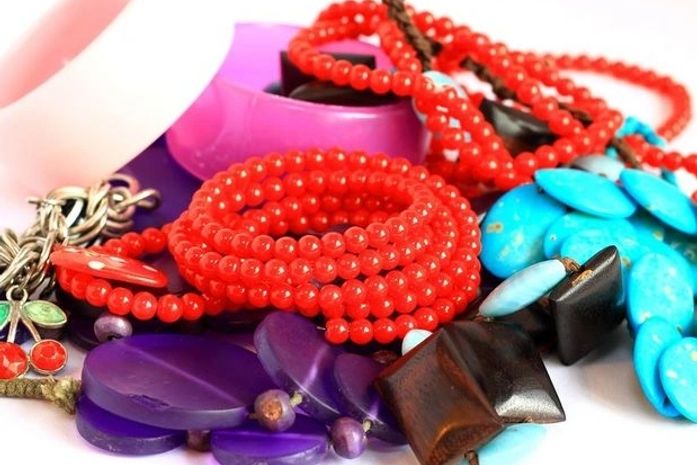 Acessórios coloridos são a cara do verão 2012