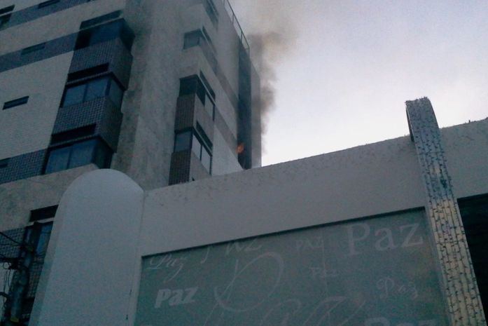 Incêndio destrói apartamento na Ponta Verde 