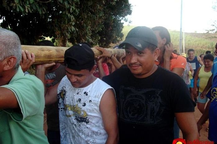 Procissão do mastro de São Sebastião abre a festa do padroeiro