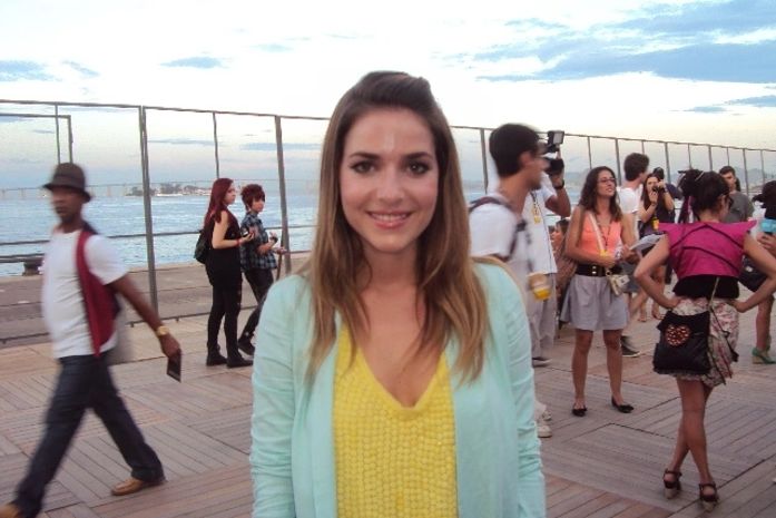 Monique Alfradique se recusa a falar sobre Marcelo Serrado