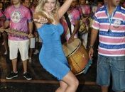 Ellen Roche samba muito em ensaio da Rosas de Ouro