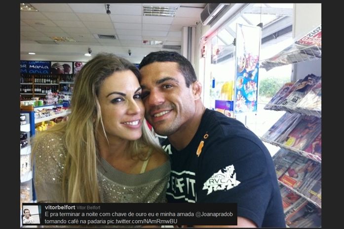 Após vitória no UFC Vitor Belfort exibe olho roxo na padaria