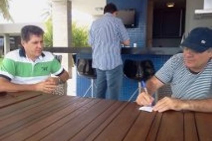 Prefeito José Augusto com Senador Renan(boné) despachando na Barra