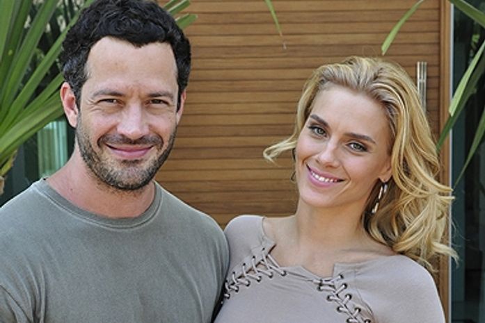 Fina Estampa: Teodora anuncia que está grávida de Quinzé