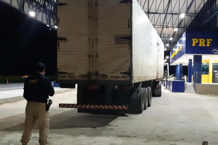 Semirreboque adulterado é apreendido pela PRF, em Alagoas