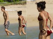 Vanessa Hudgens troca beijos com o namorado na praia