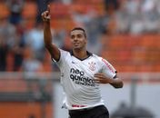 Elton marca o gol do Corinthians.