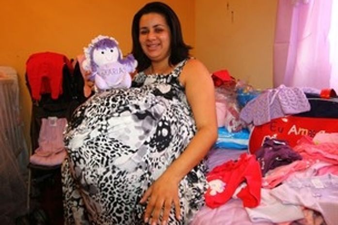 Falsa grávida de quadrigêmeos vai à polícia nesta semana, diz advogado