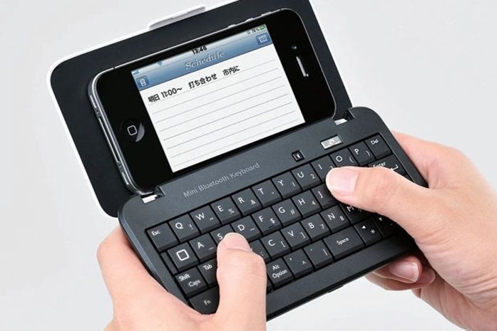 iPhone ganha teclado portátil sem fio que vira estojo