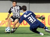 Osvaldo defendendo o Ceará.