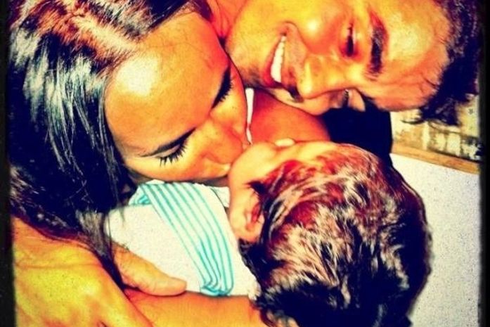Ricardo Pereira posta foto com o filho e a mulher no Twitter