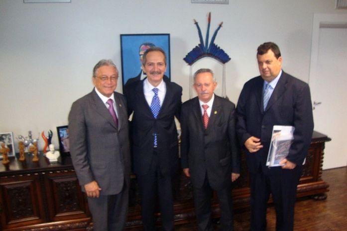Governador Téo Vilela, ministro dos esportesAldo Rebelo, senador Benedito de Lira e secretário de esportes Jorge VI.,