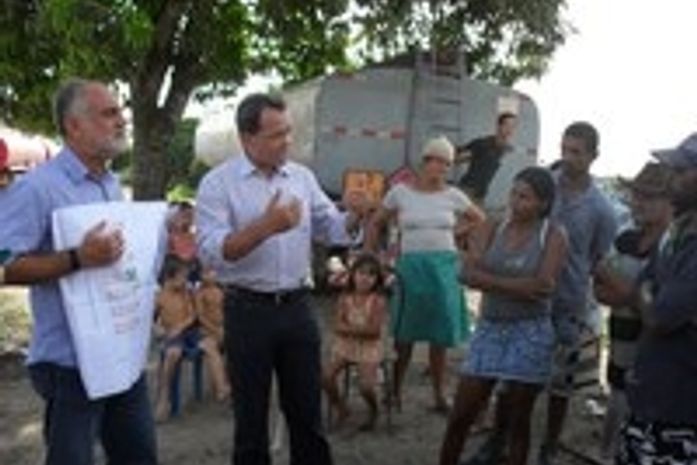 Reunião de representantes da Seinfra com a comunidade Portelinha. 