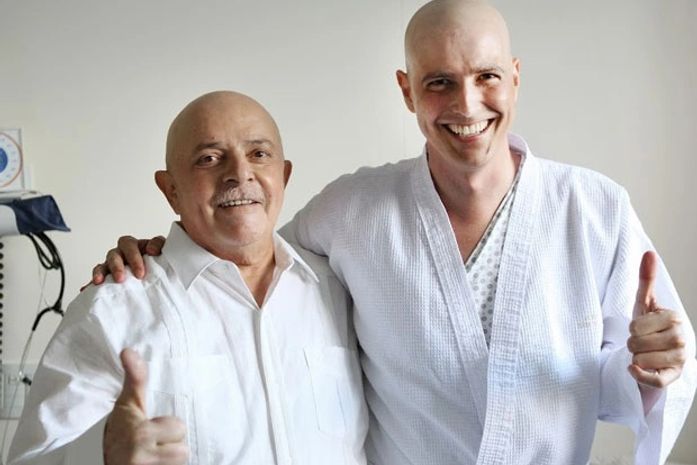Ator Reynaldo Gianecchini recebe alta de hospital em SP
