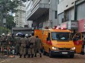 Bombeiros acham sétimo corpo em destroços no Rio