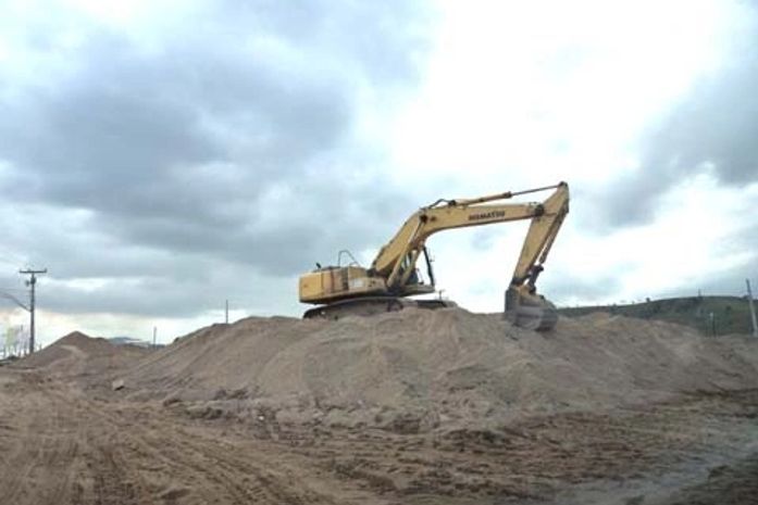 União dos Palmares - Conveniente para os empresário, maquinas invadem rodovia