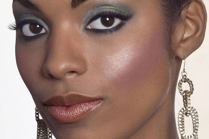 Confira passo a passo de maquiagem alegre para a folia