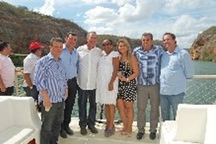 Renan com desembargador Washington,Mellina,prefeitos Cristhiano Matheus,Luciano Barbosa e os vereadores da região