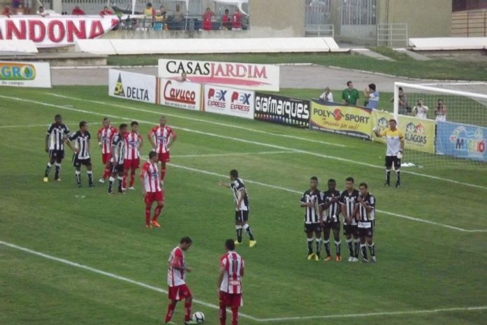 Quatro times lutam por três vagas no quadrangular do 1º turno