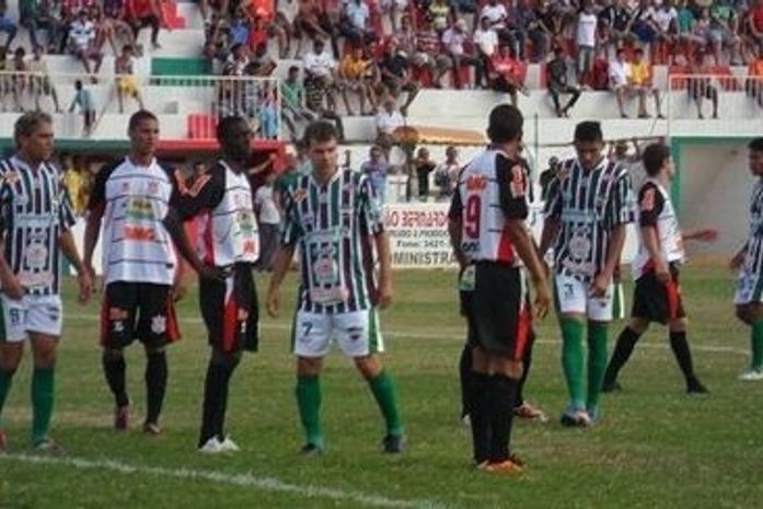 CSE mostra força em casa, vence o Corinthians e entra no G4