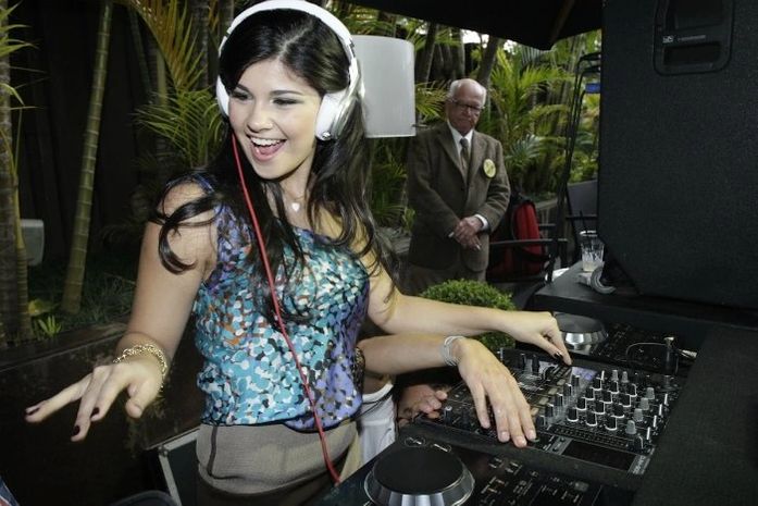 Fernanda Lima se irrita ao ter de dividir espaço com Luiza do Canadá