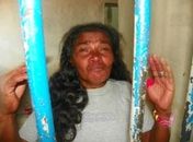 Mulher é presa por maltratar e abandonar filho de 6 anos