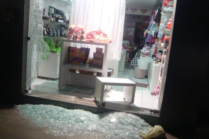 Vitrine ficou quebrada
