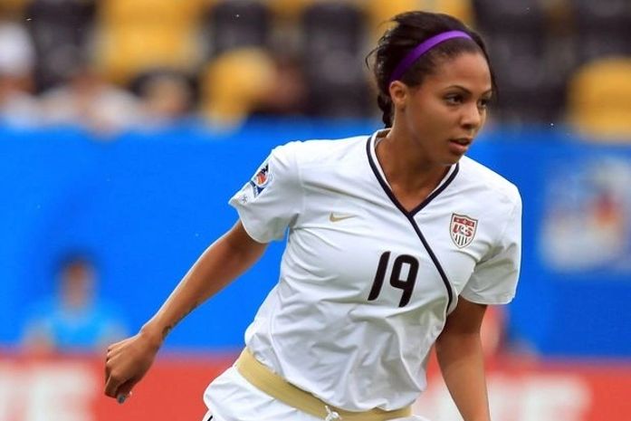 Jogadora americana é chamada de "Judas" e "traidora" no Canadá