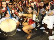 Mulher Melão quer dar calcinha para Wando, internado em estado grave