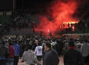 Guerra entre torcedores acabou com 70 mortos.