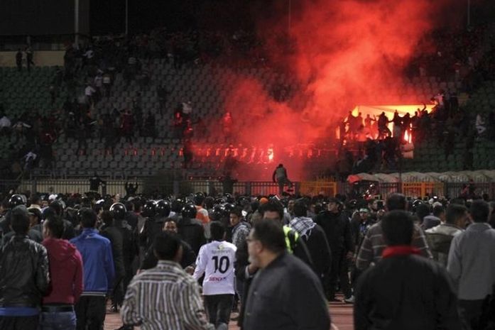 Guerra entre torcedores acabou com 70 mortos.