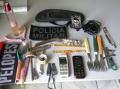 Polícia encontra celulares, armas e cachimbos para uso de crack na Delegacia de Penedo